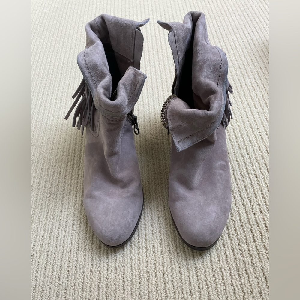 Sam Edelman Gray Suede Fringe Ankle Booties with Chic Design. GUC.